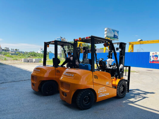 Xe nâng điện 3.5 tấn ( Dòng XA) trong kho khách hàng tại Hải Phòng