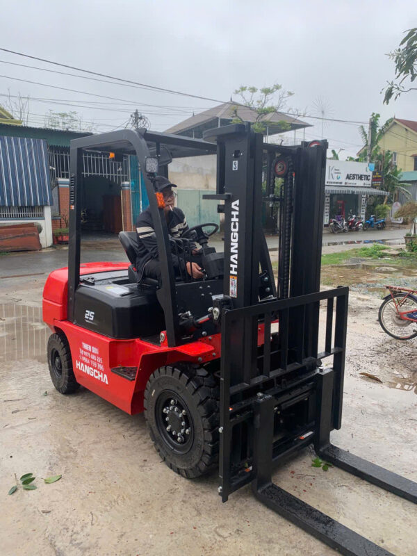 Xe nâng chạy dầu diesel tải trọng 2.5 tấn CPCD25 - AG28 hãng Hangcha
